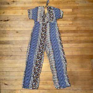 Promesa Jumpsuit Women’s Size Medium Floral Short Sleeve V Neck Tie Neck